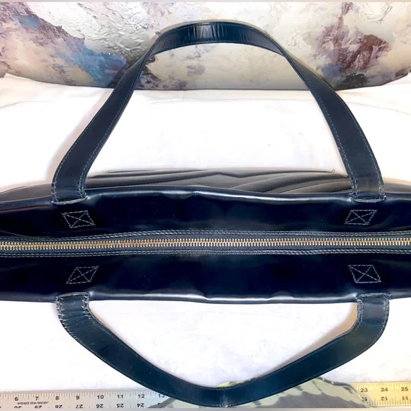 Authentic Salvatore Ferragamo Black Shoulder Bag - Picture 5 of 16